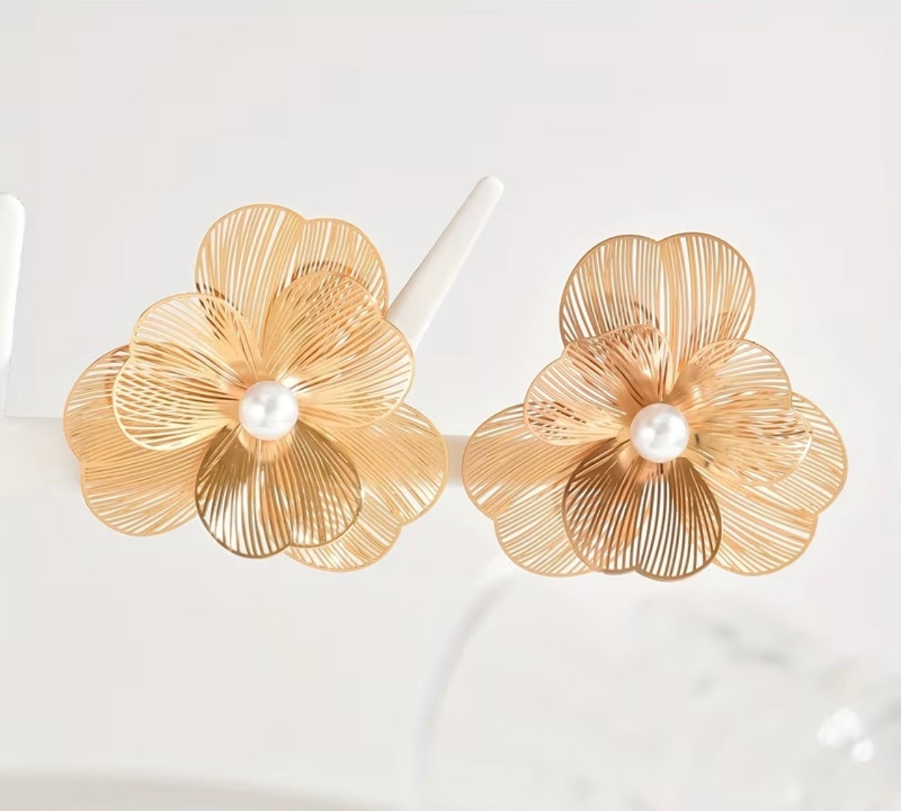 3D floral stud earrings